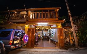 บ้านอากง ริเวอร์ไซด์ โฮมสเตย์